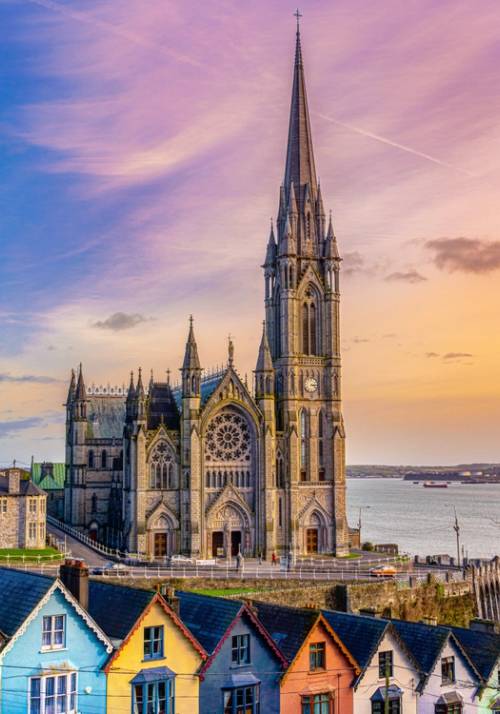cattedrale e case colorate irlanda