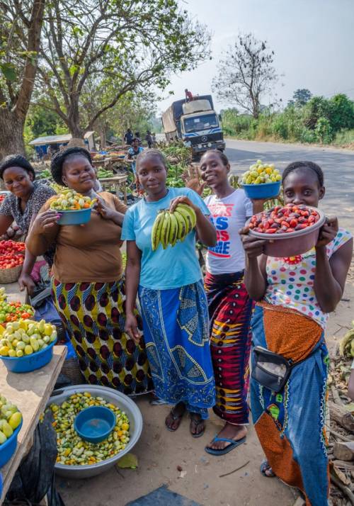 donne della costa d avorio che vendono frutta