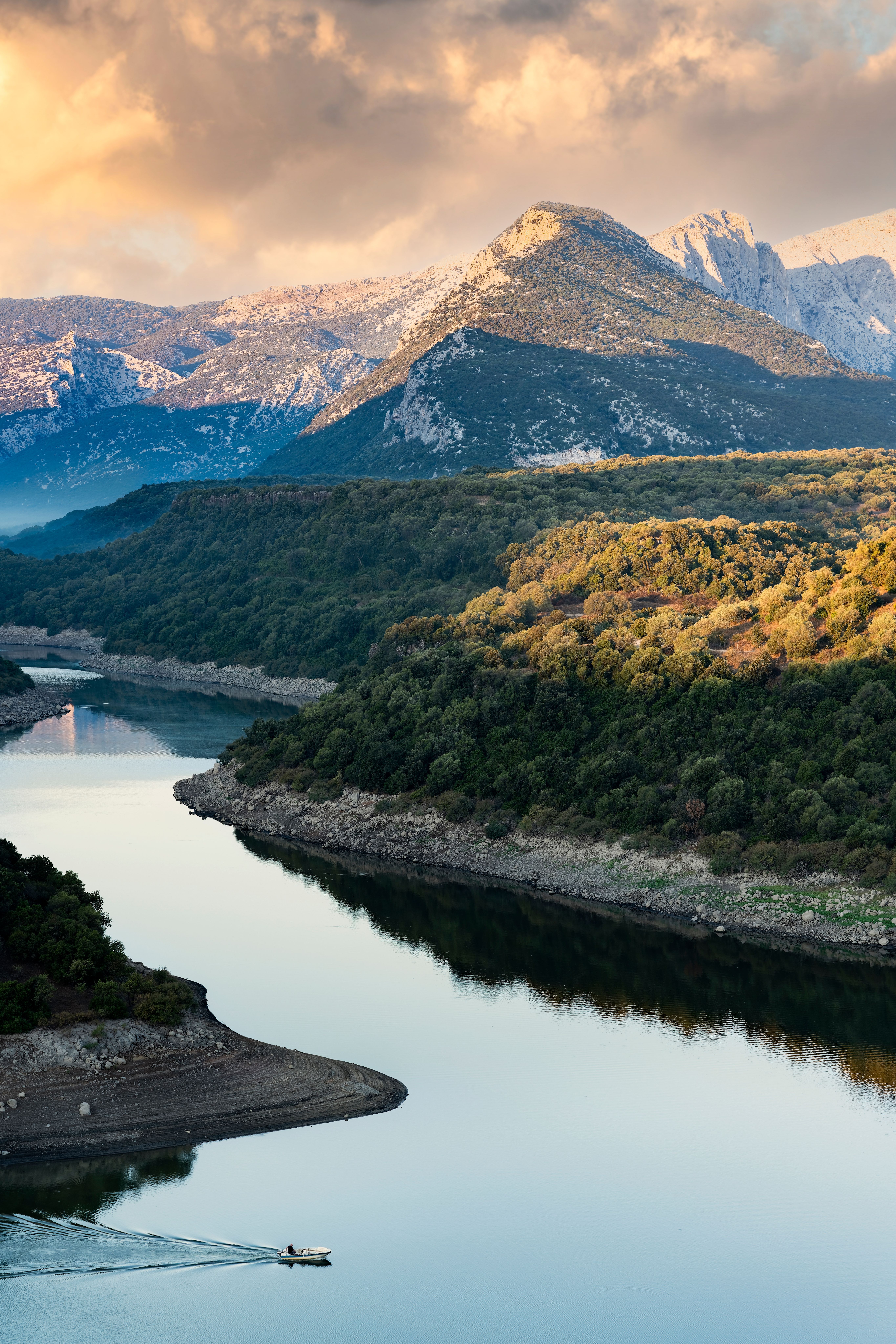 lago supramonte sardegna
