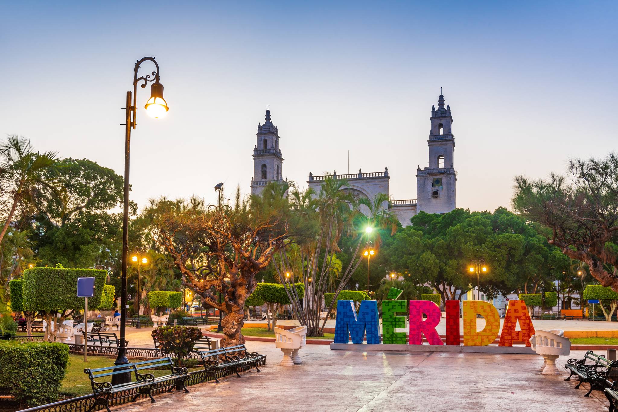 vista piazza di merida di sera