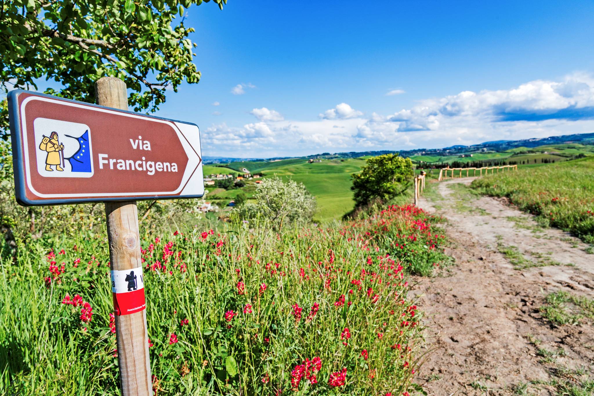 cartello via francigena in toscana