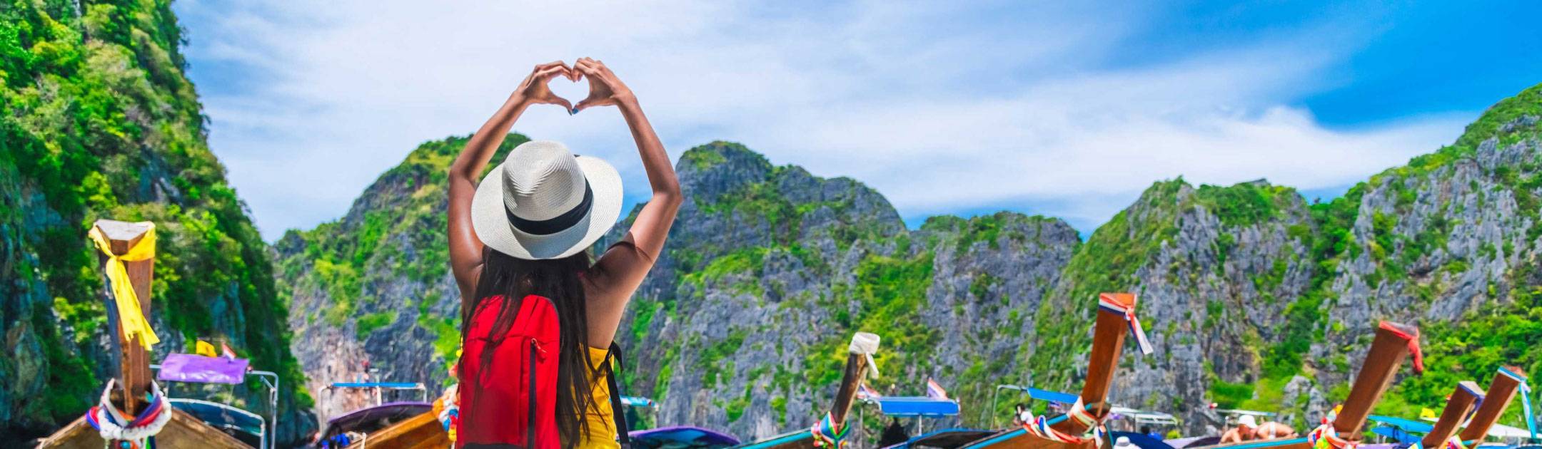 ragazza in viaggio in thailandia