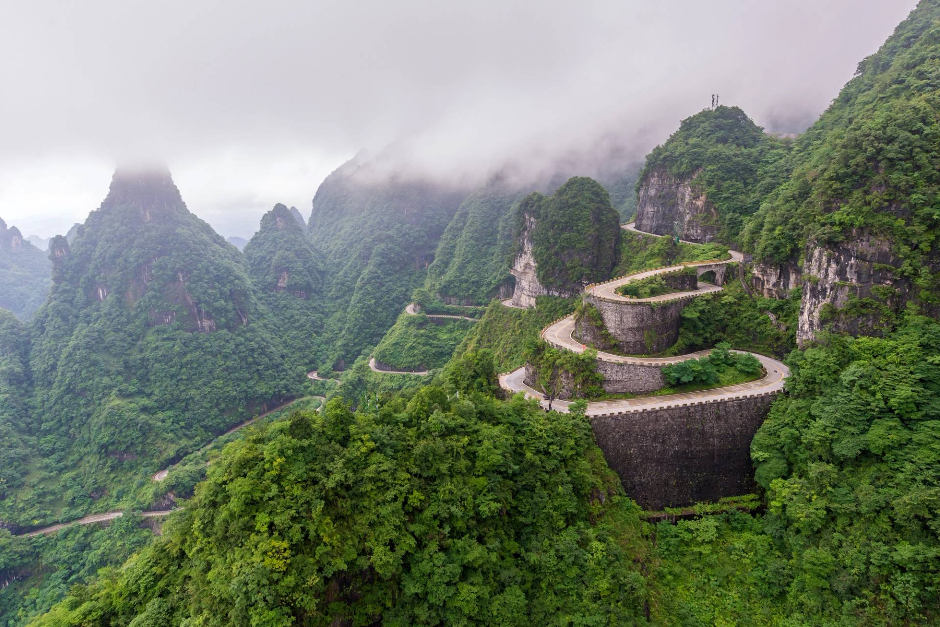 curve tianmen mountain