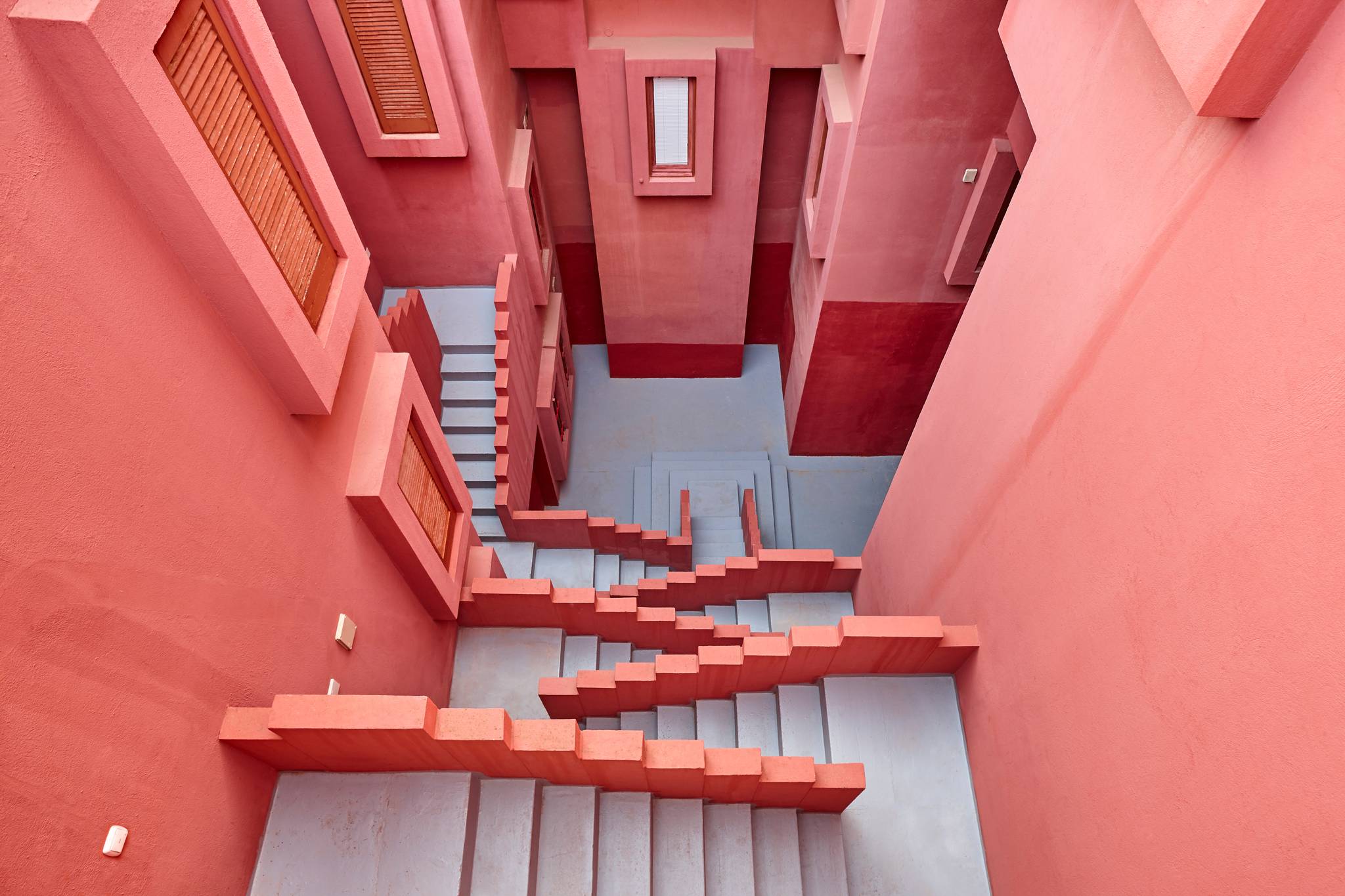 squid game muralla roja calpe spagna