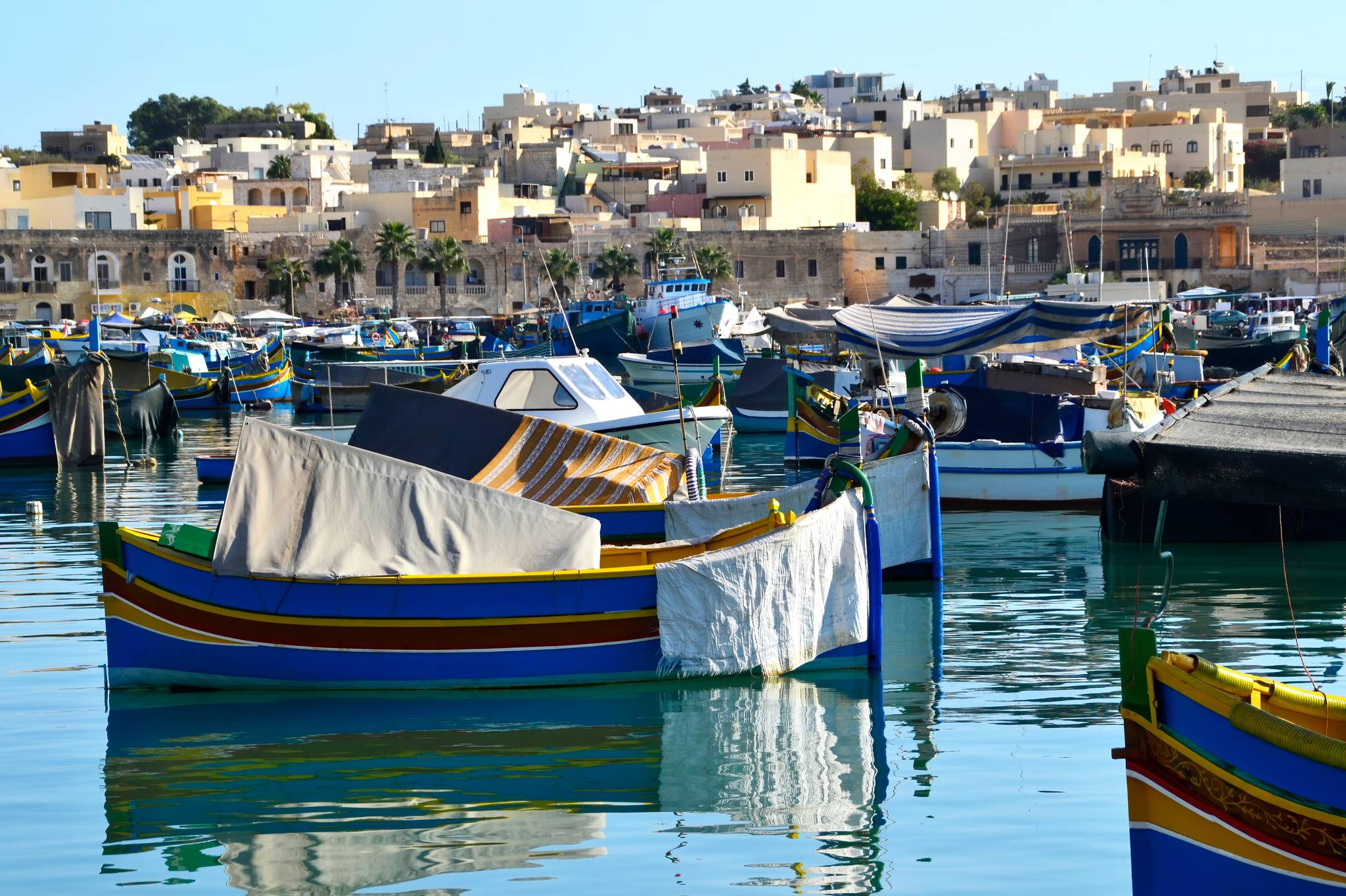 barche nel porto di la valletta malta