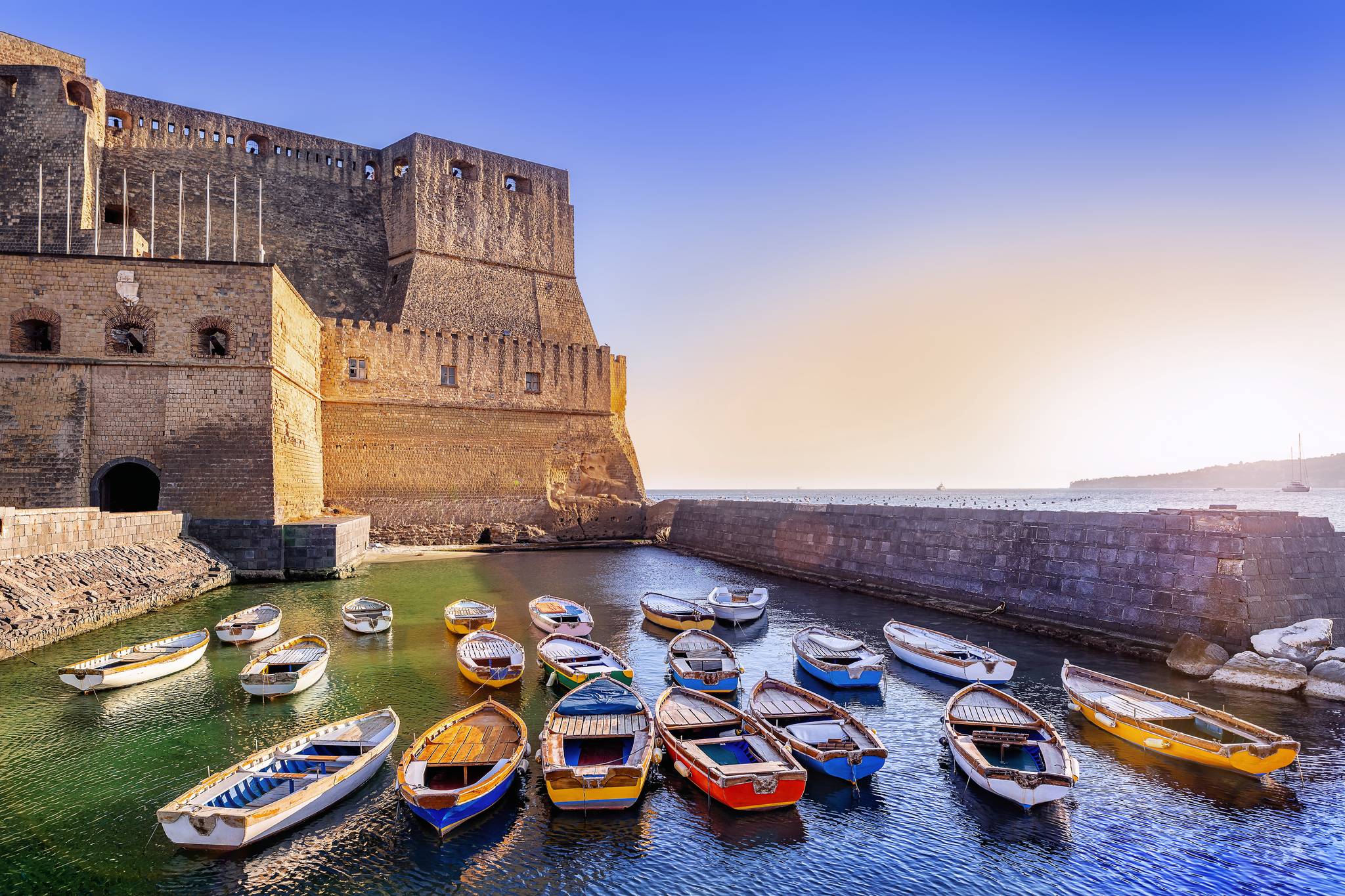 castel ovo napoli al tramonto