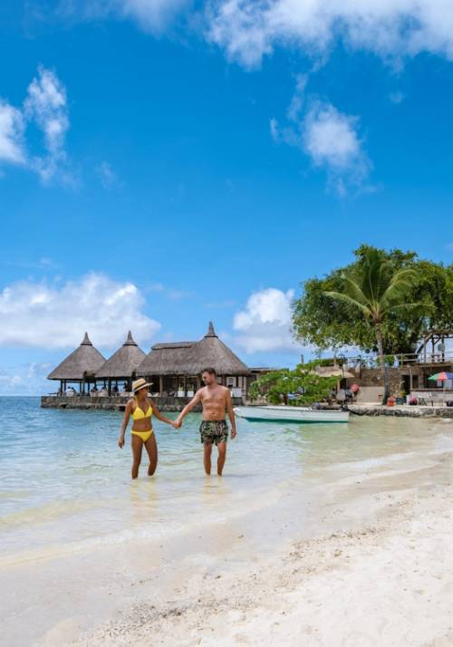 coppia in spiaggia alle mauritius