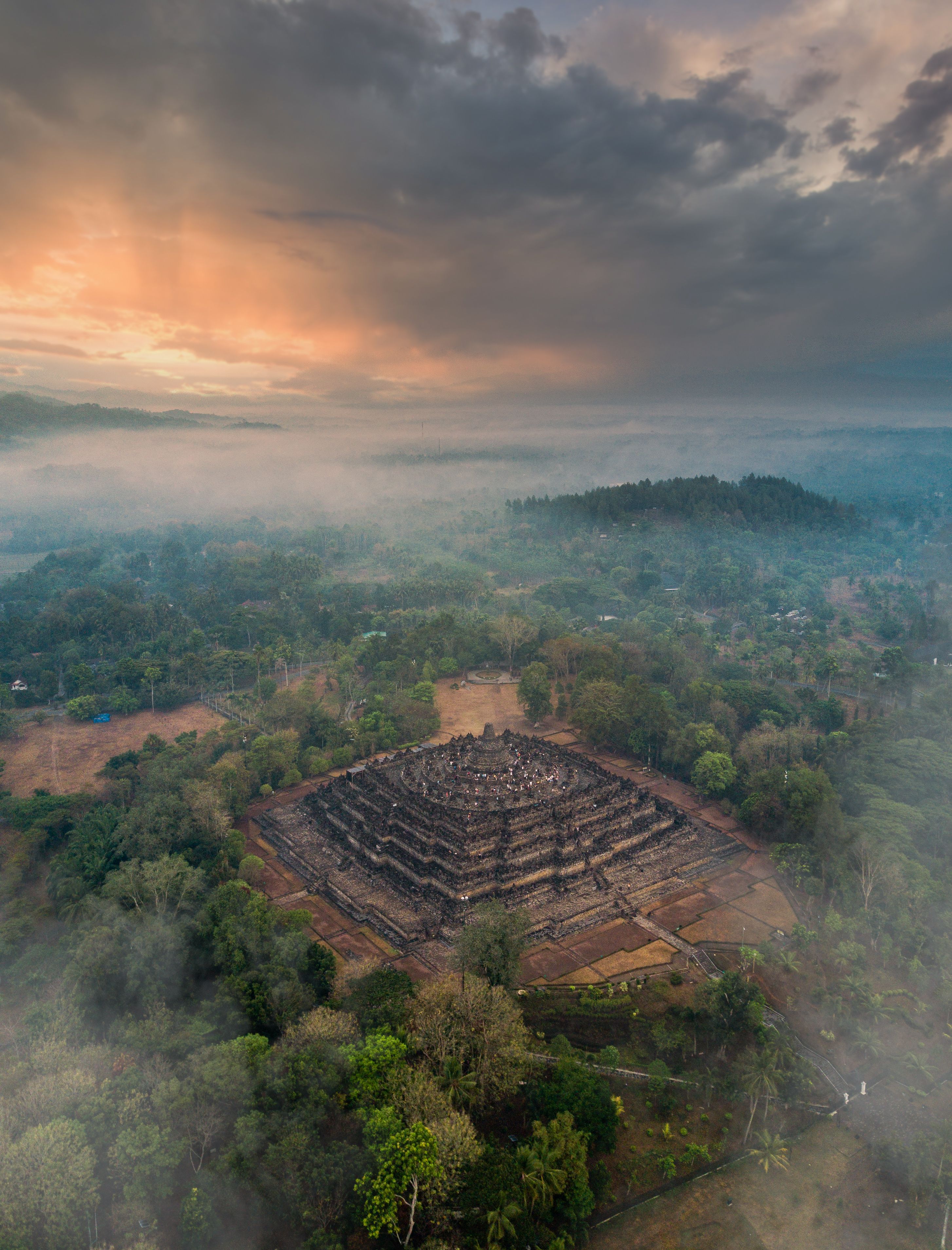 vista dall alto del monumento a borobudur 