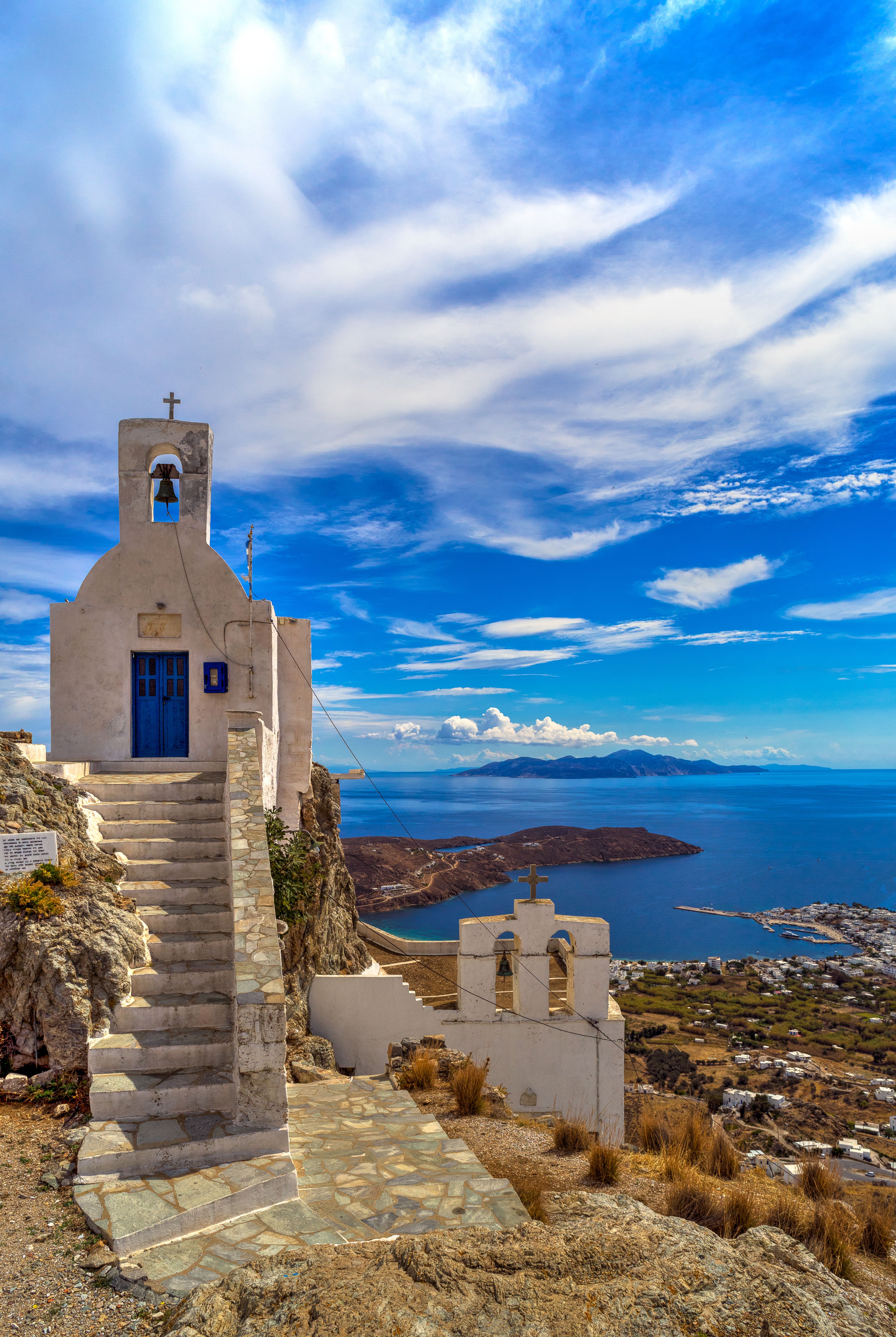 case di roccia con mare