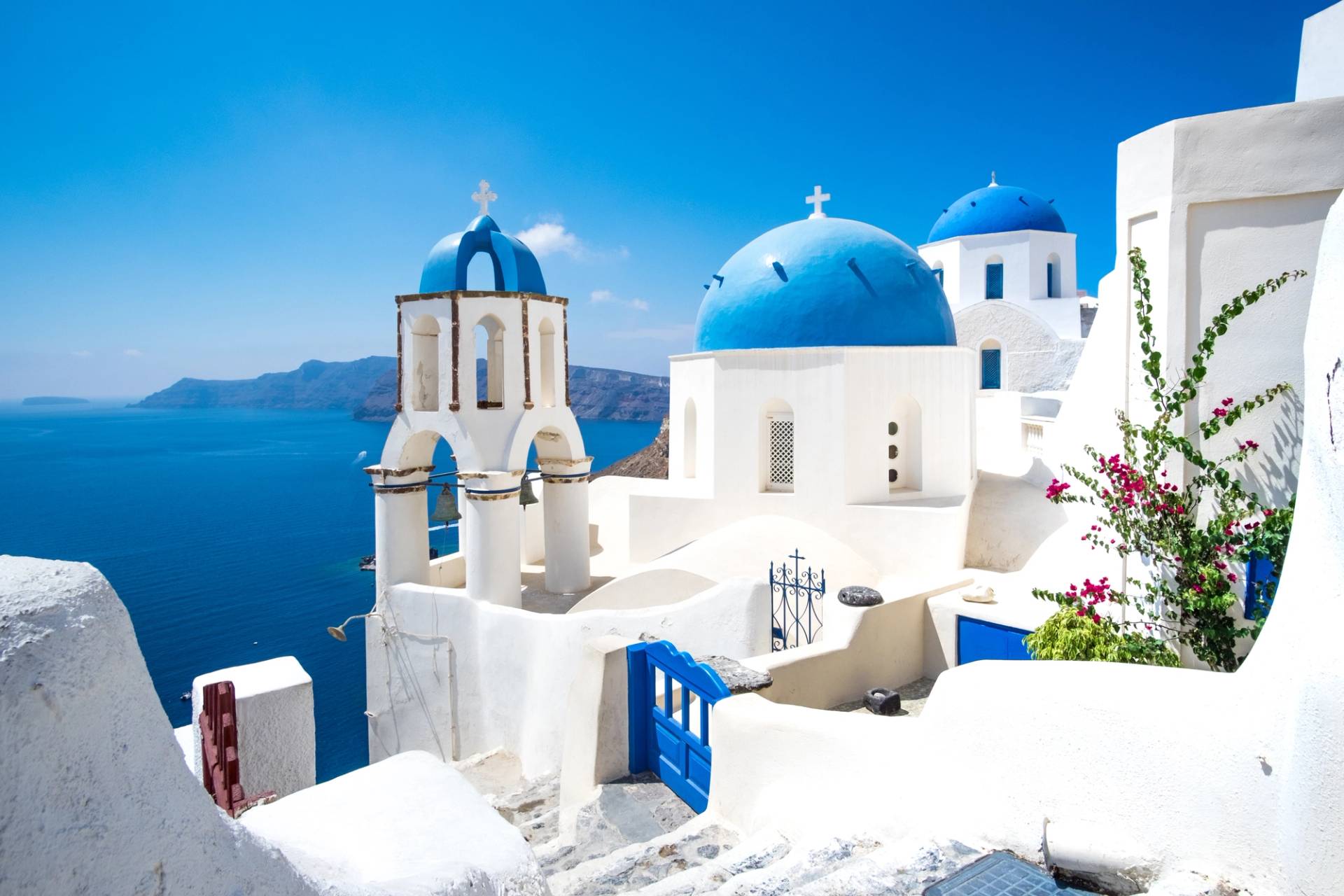 white houses of Santorini