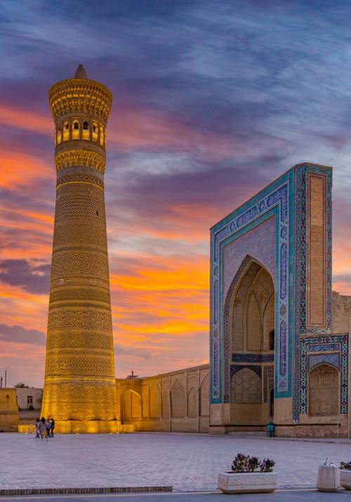 bukhara illuminata la sera