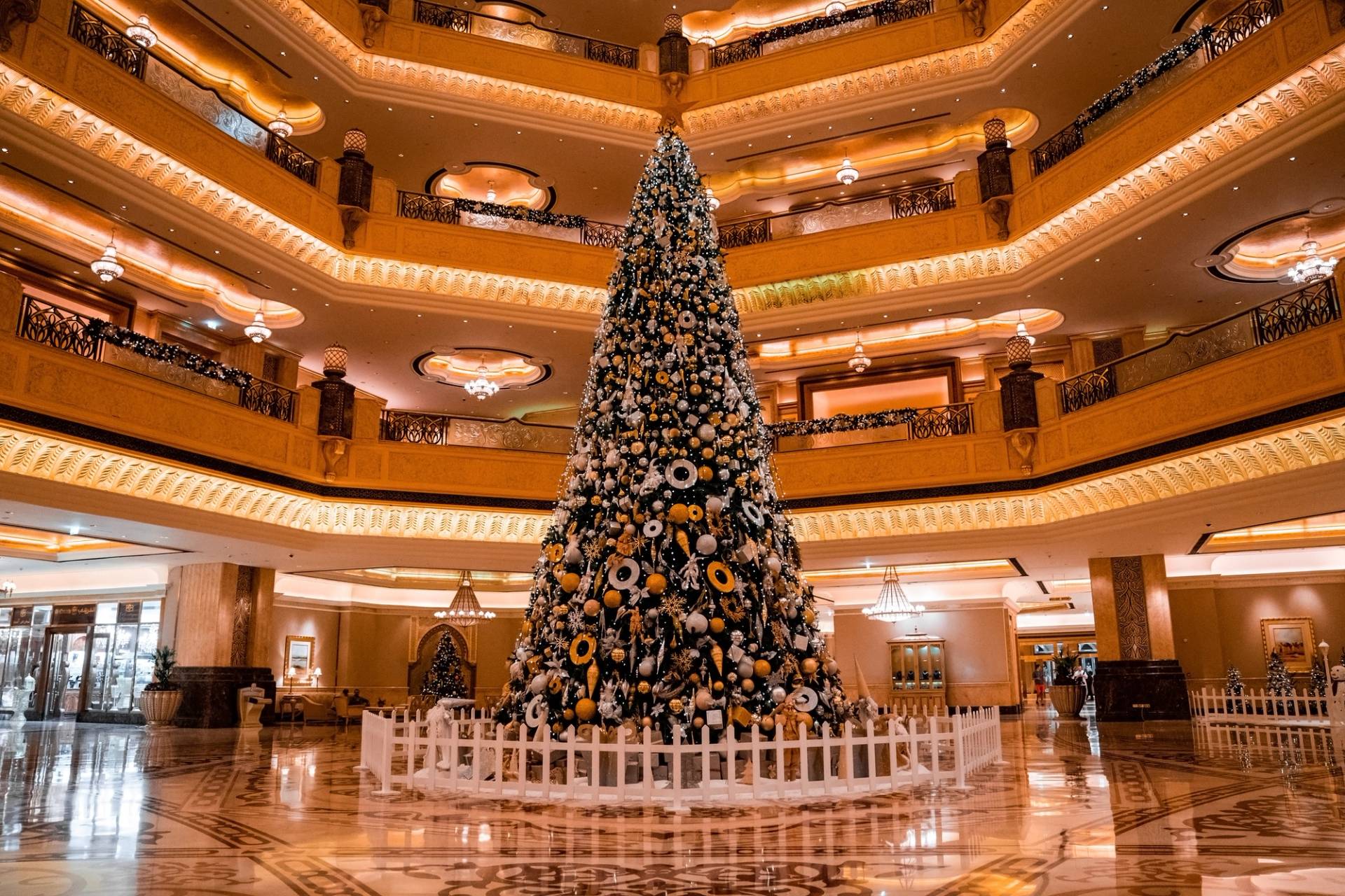 albero di natale gioielli abu dhabi