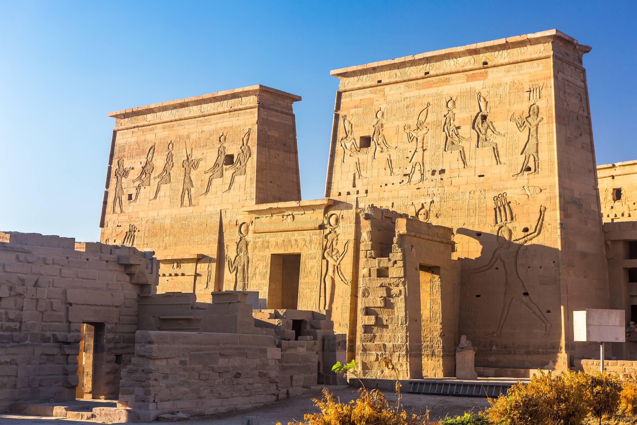 palace with bas-reliefs