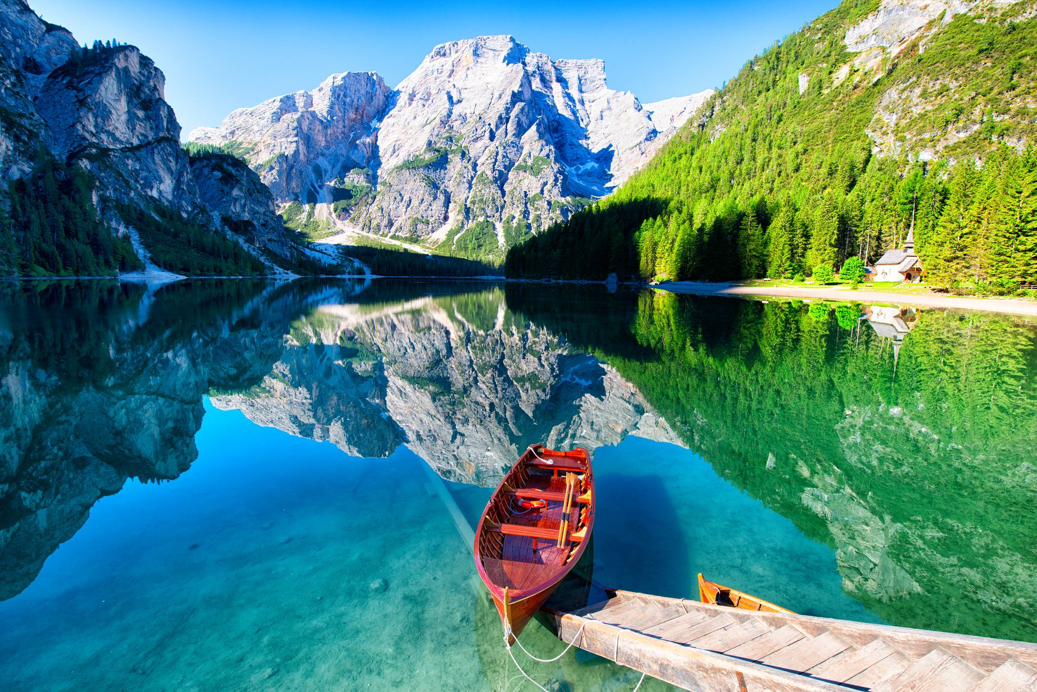 barca lago di braies