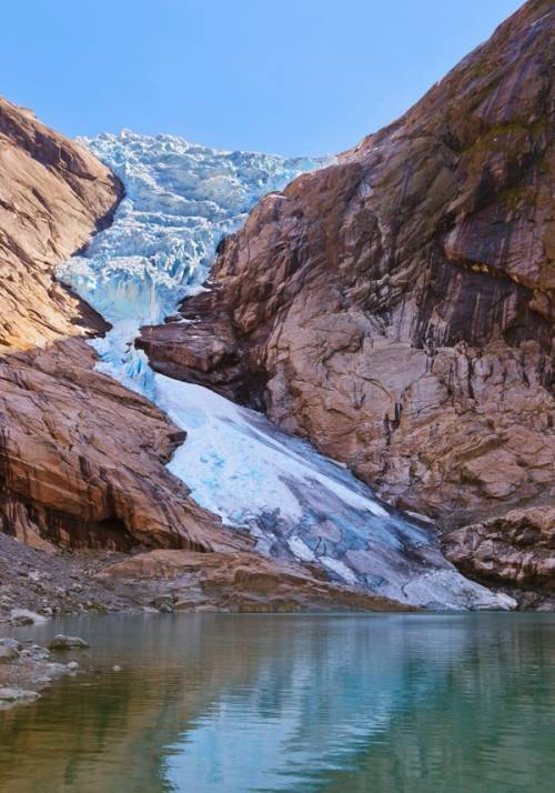 ghiacciaio briksdal norvegia