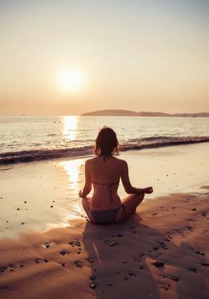 lezioni di yoga sulla spiaggia a fuerteventura