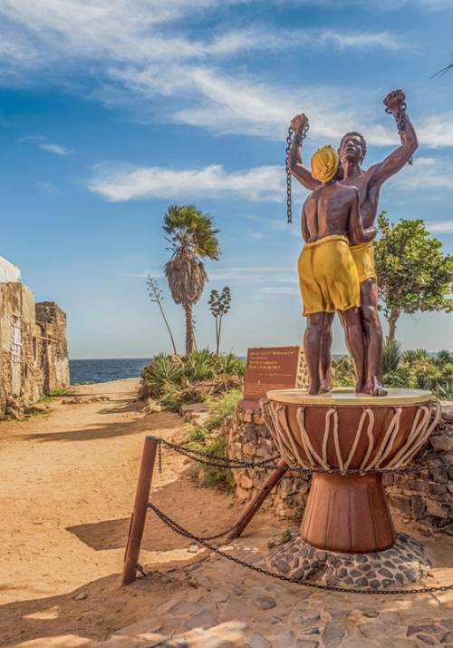statua citta costiera senegal