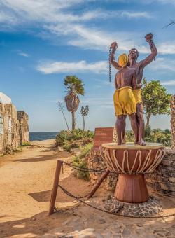 statua citta costiera senegal