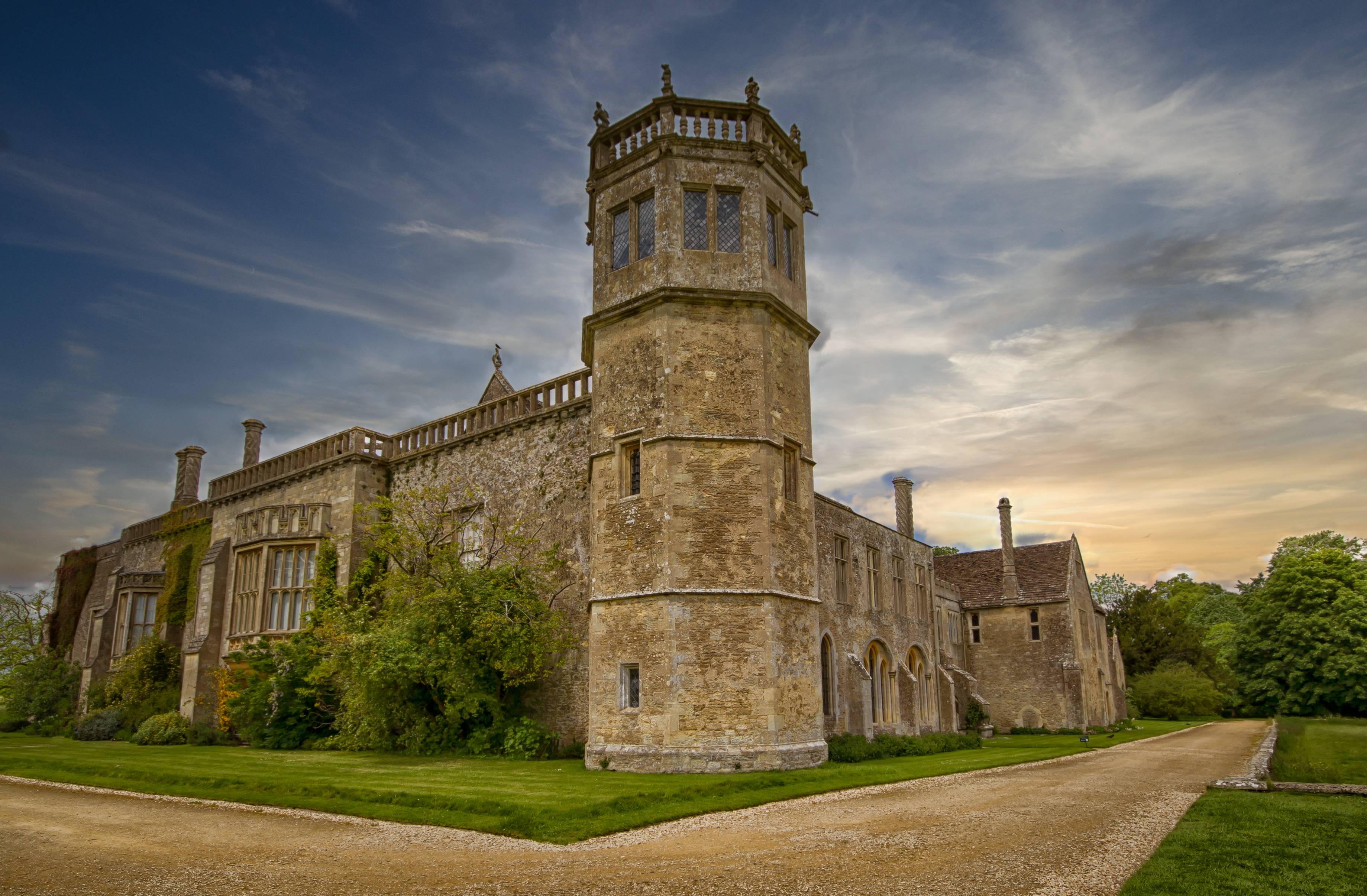lacock abbey