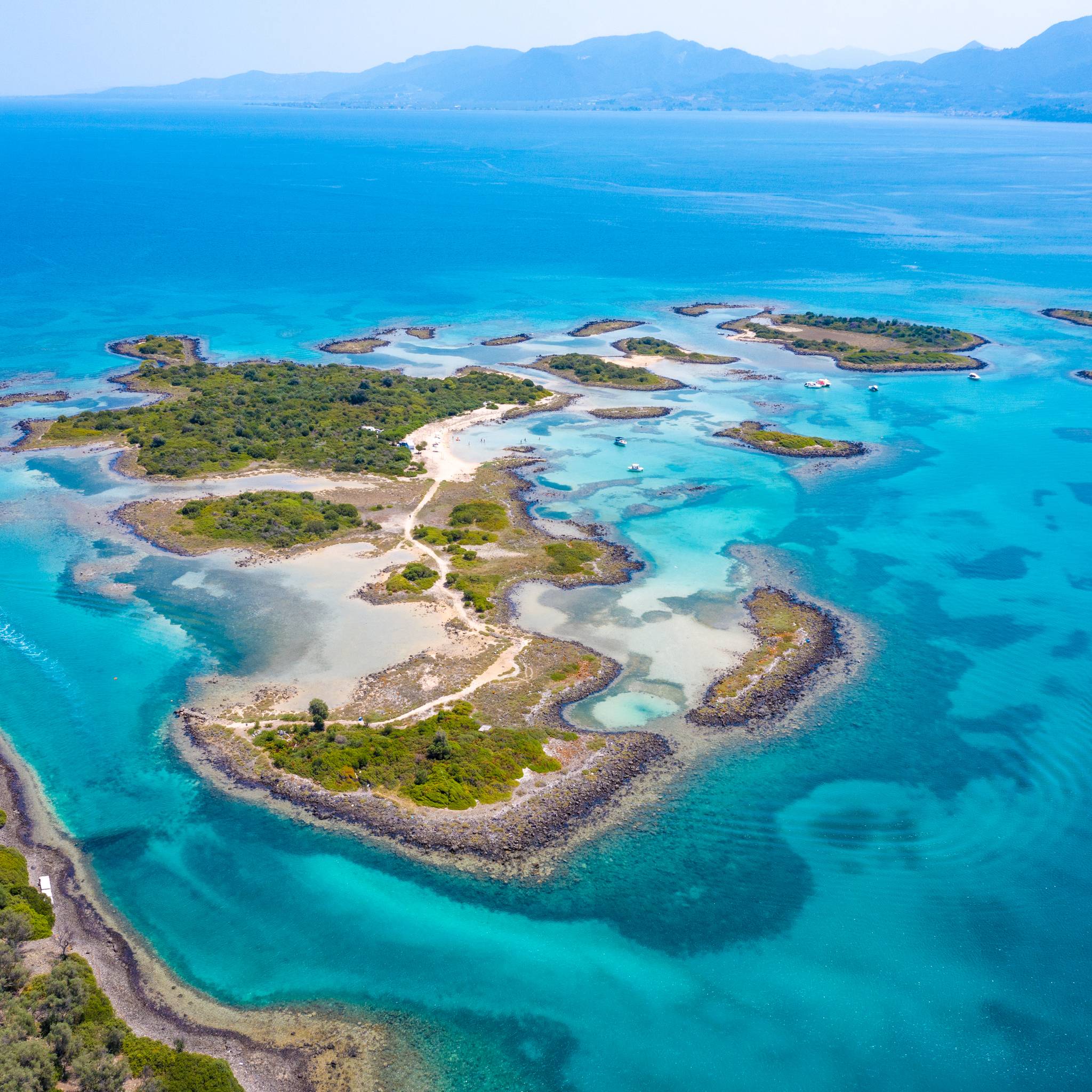 panorama di un isola greca dall alto