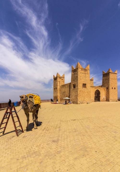 paesaggio su monumento a beni mellal