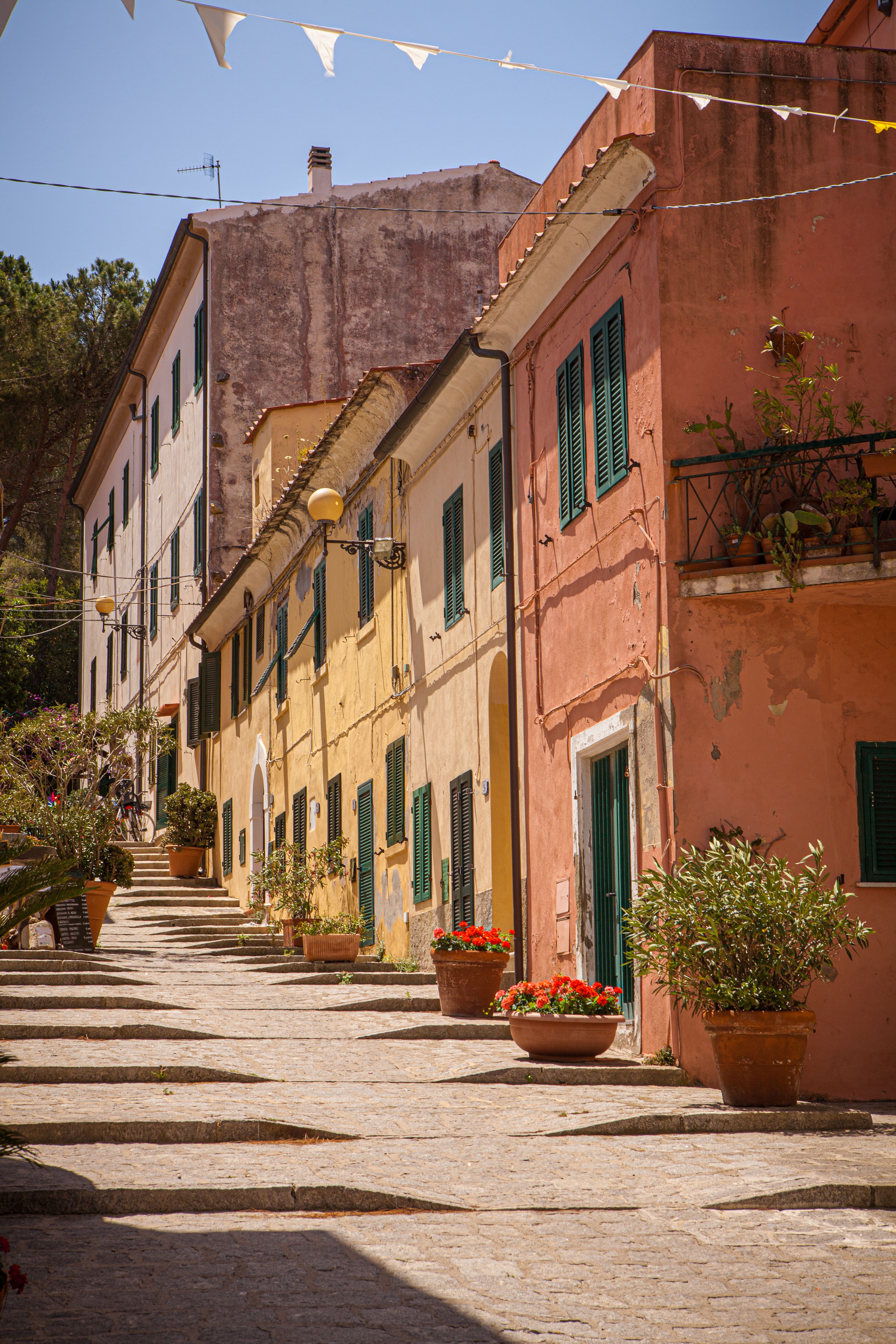 marina di campo case colorate