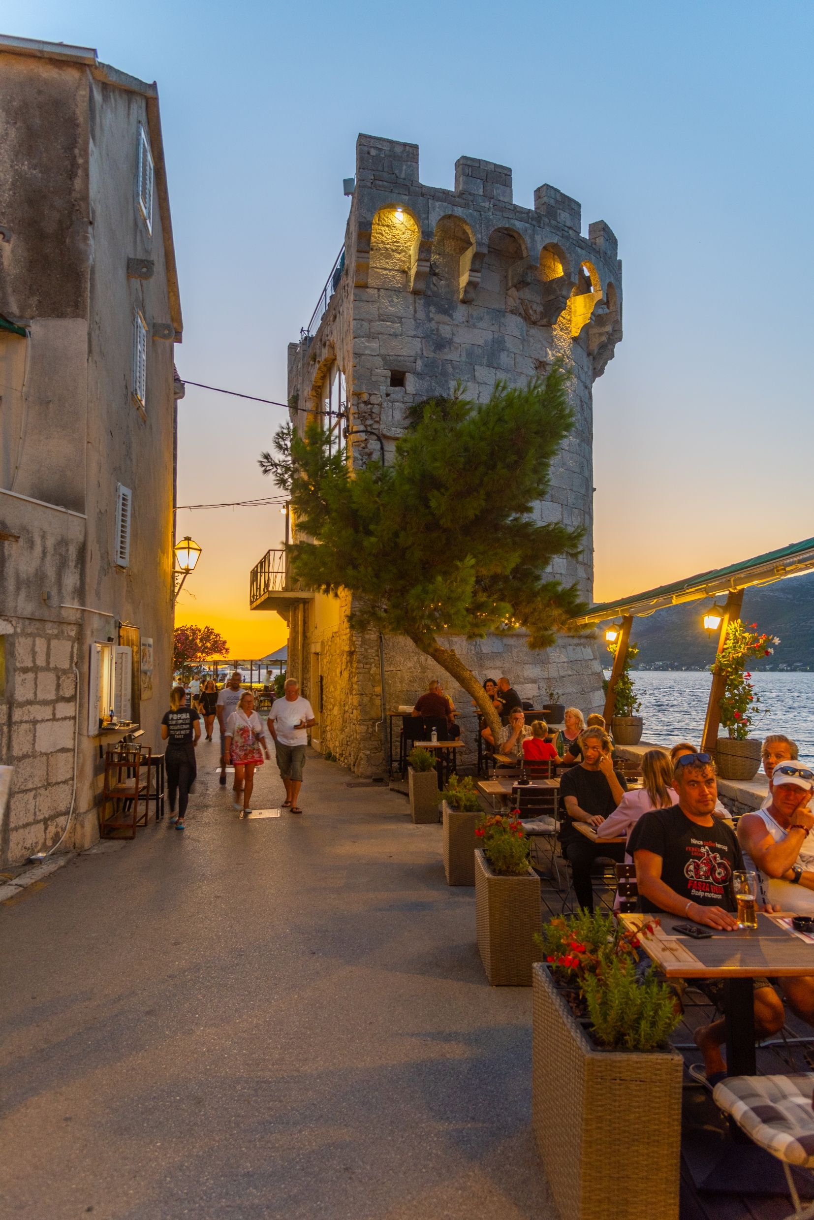 centro citta di korcula al tramonto