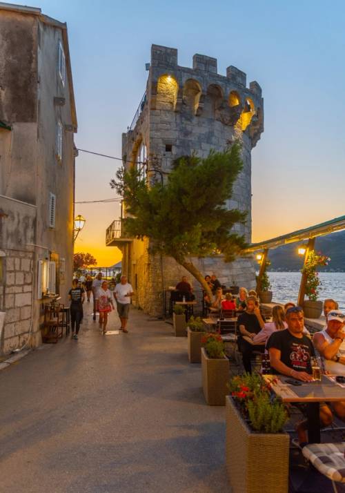 centro citta di korcula al tramonto
