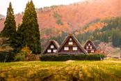 casette villaggio shirakawago in autunno giappone