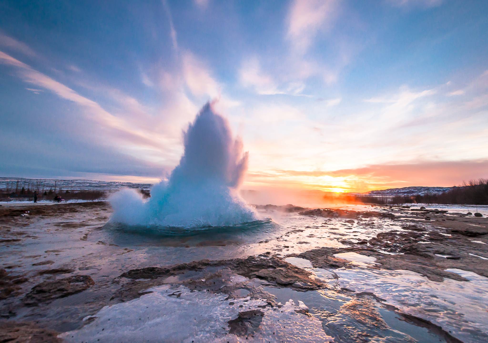 geysir al tramonto