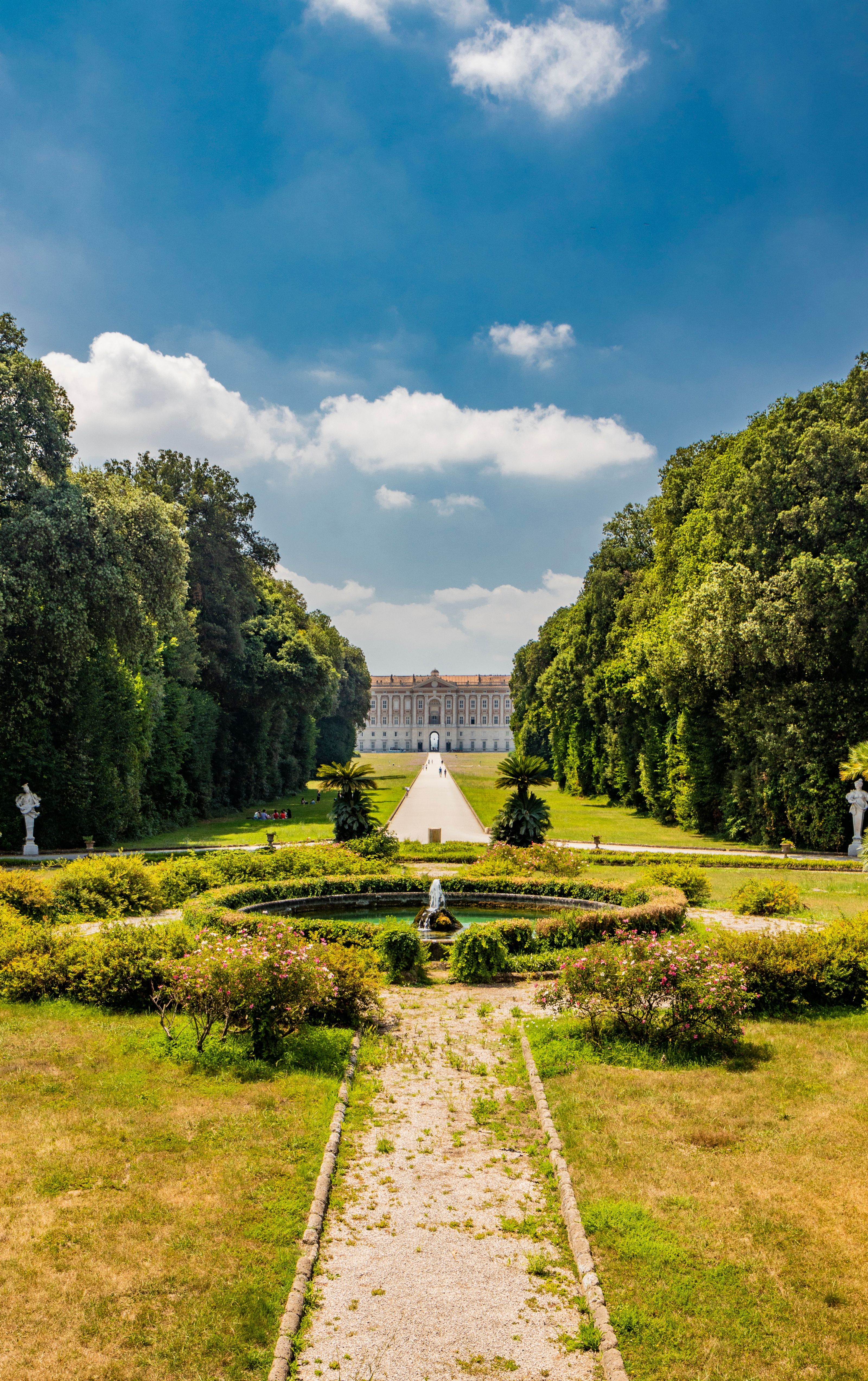 vista panoramica sulla reggia di caserta