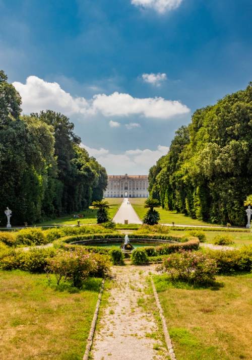 vista panoramica sulla reggia di caserta