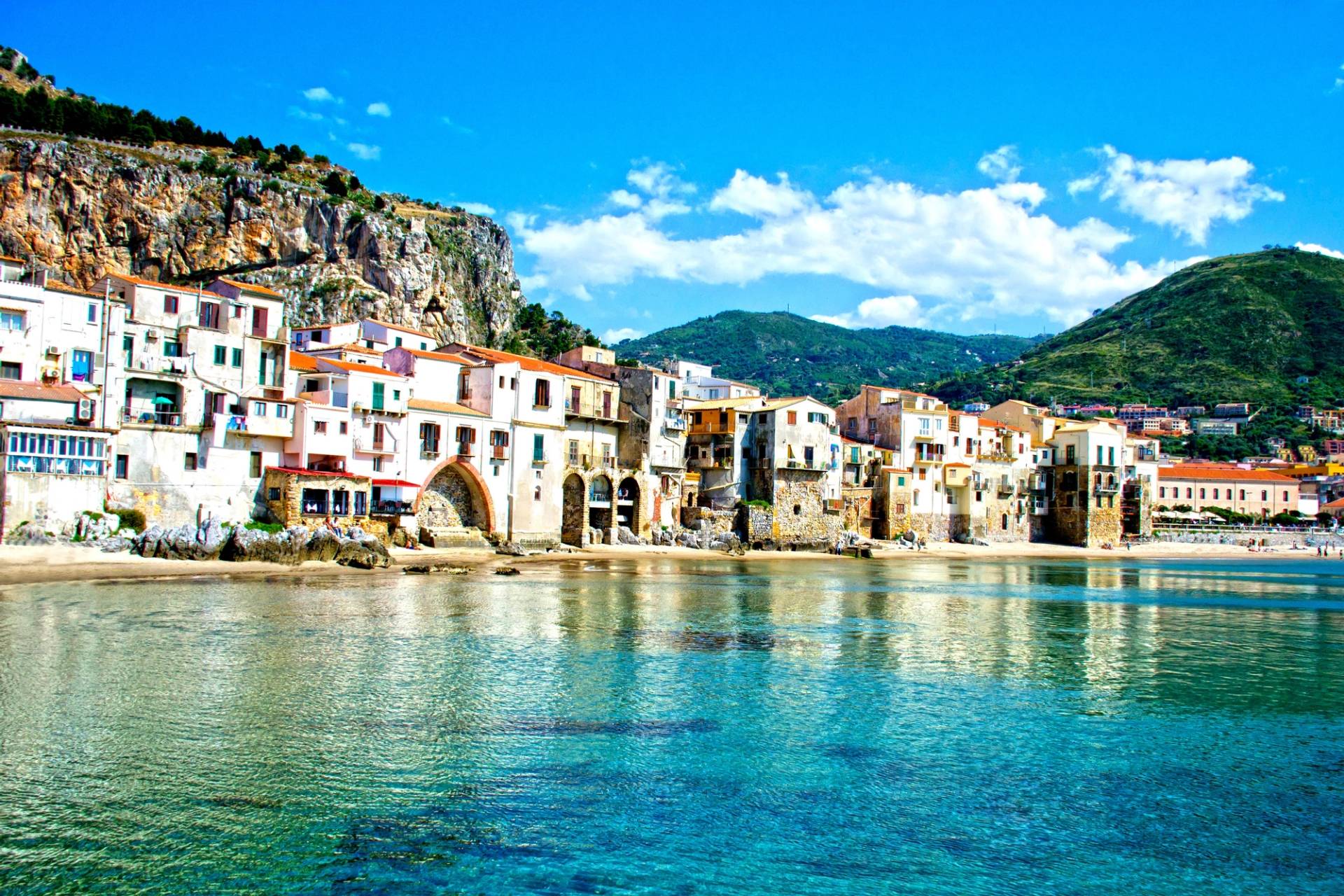 borgo marinaro di cefalu in sicilia