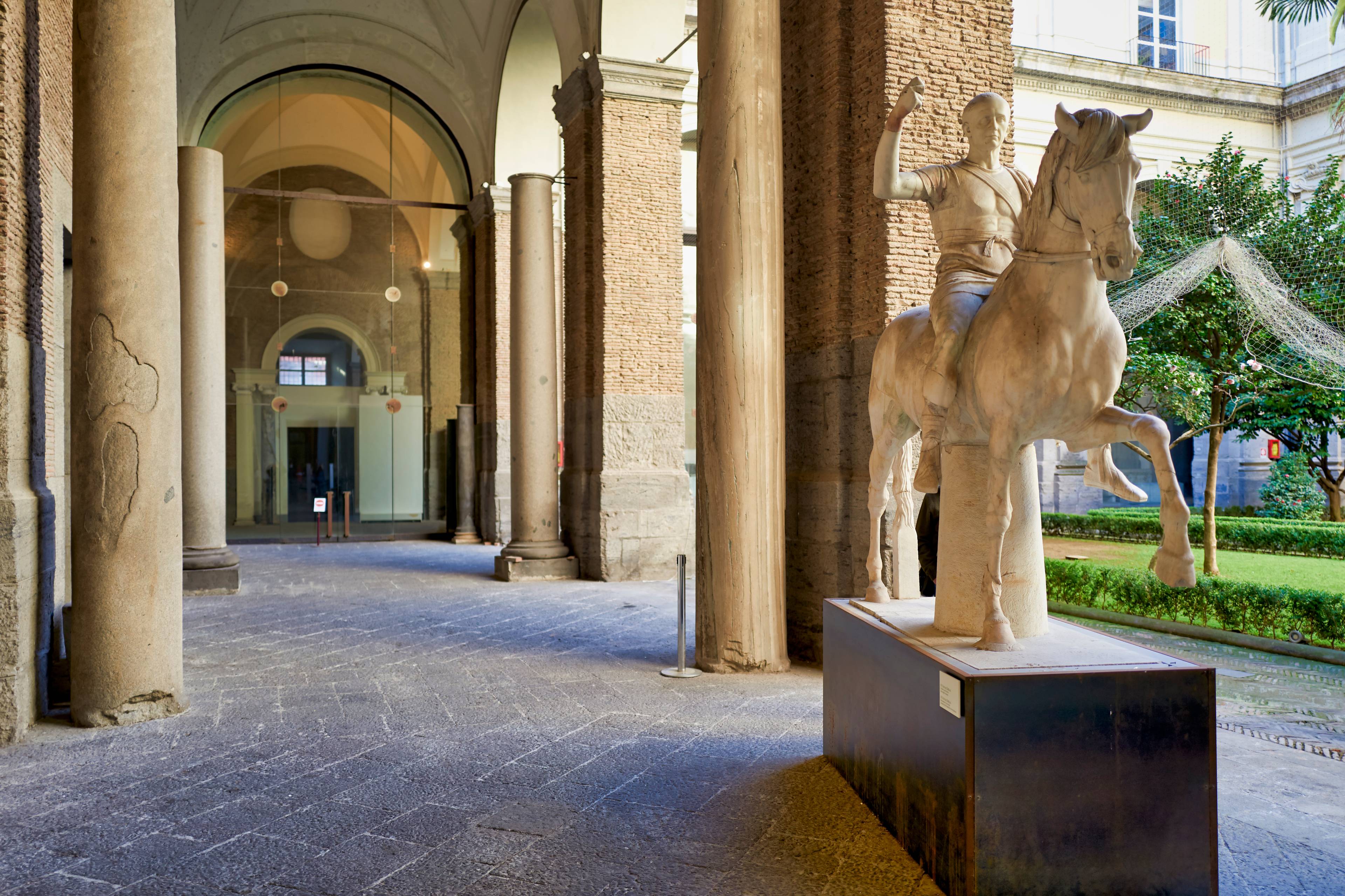 statua cavallo museo archeologico nazionale di napoli