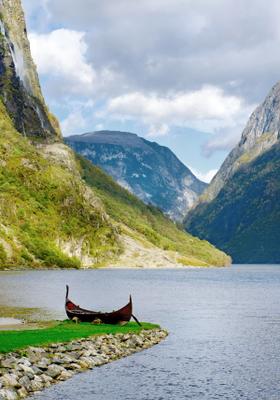 flam norvegia fiordo barca in legno