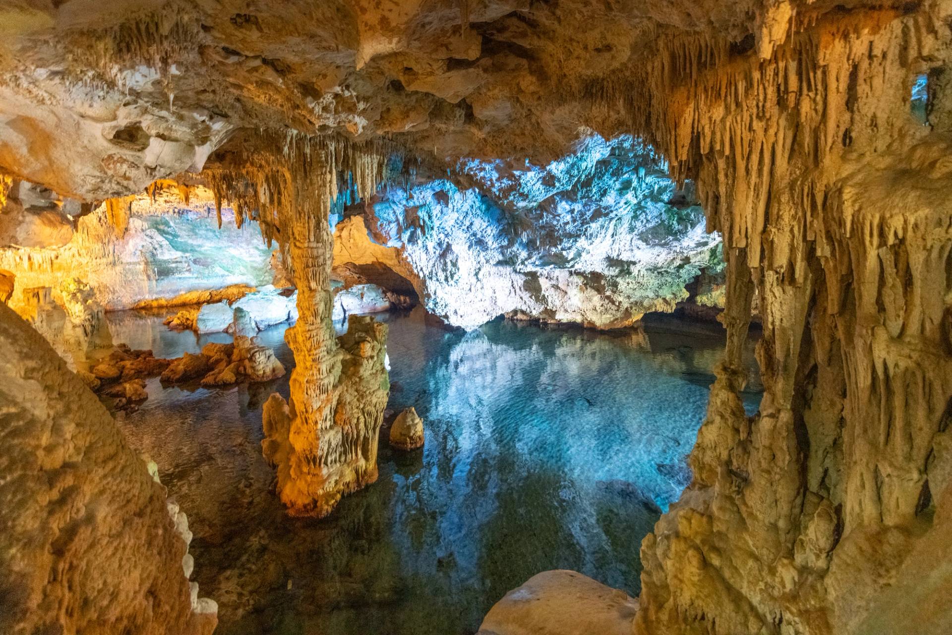 cave in capo caccia