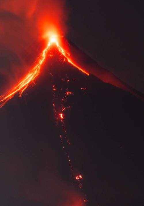 eruzione mayon vulcano