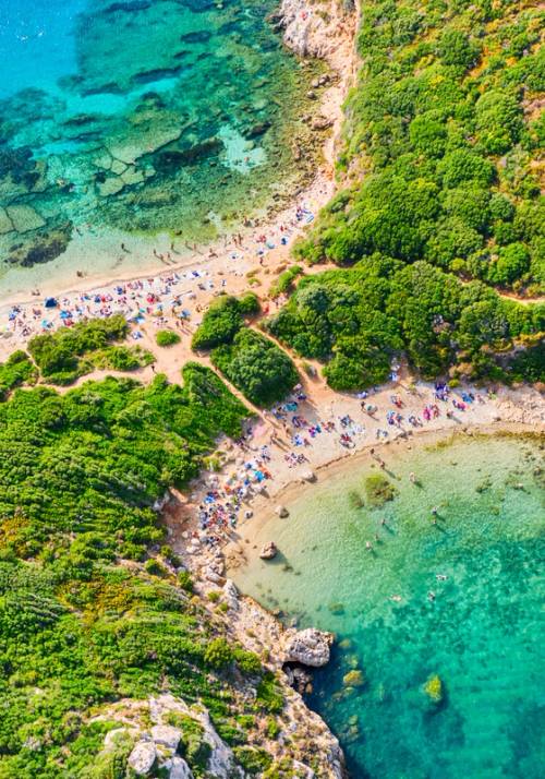 spiaggia dall alto di corfu