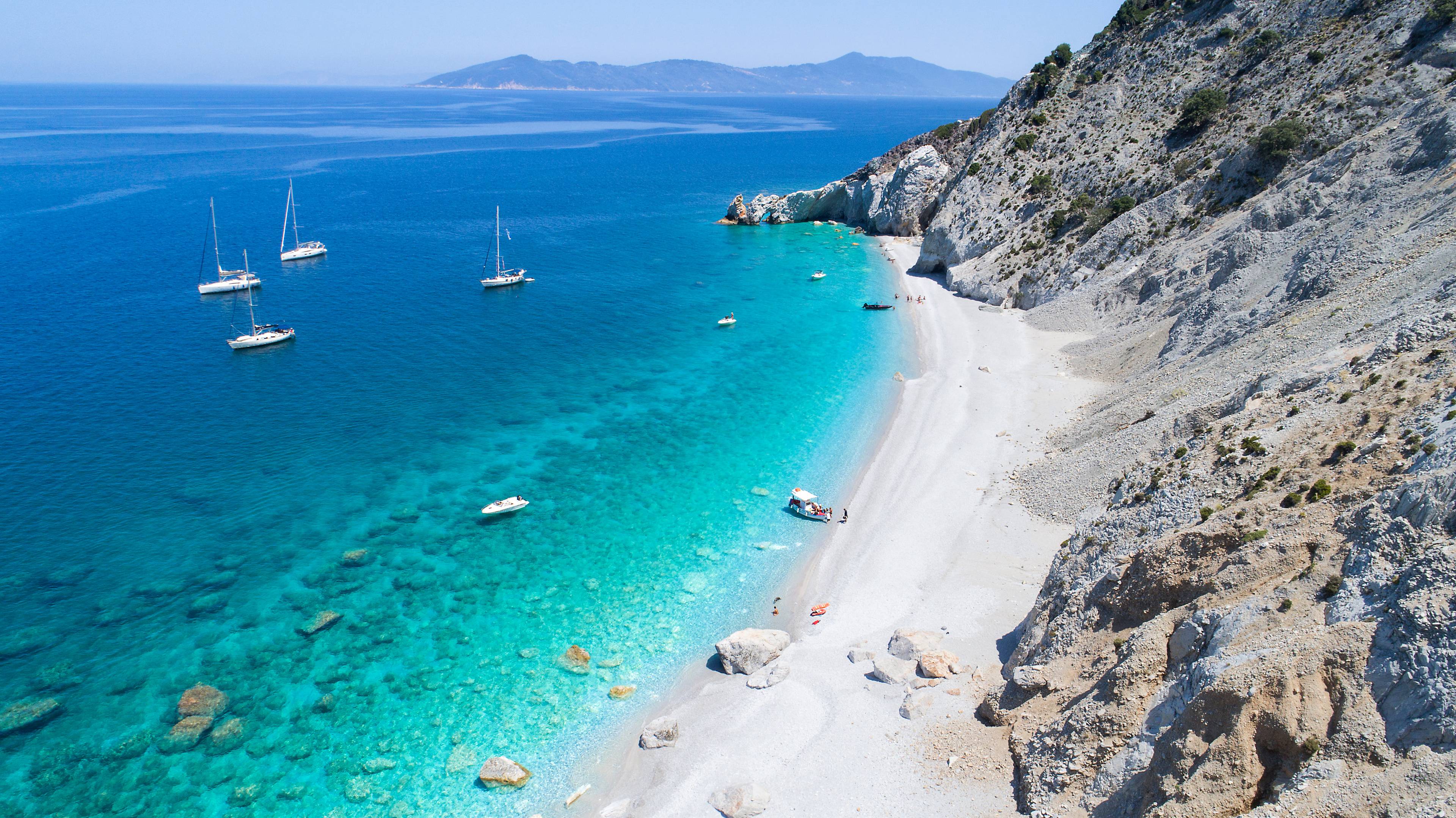 lalaria beach isola di skiathos in grecia