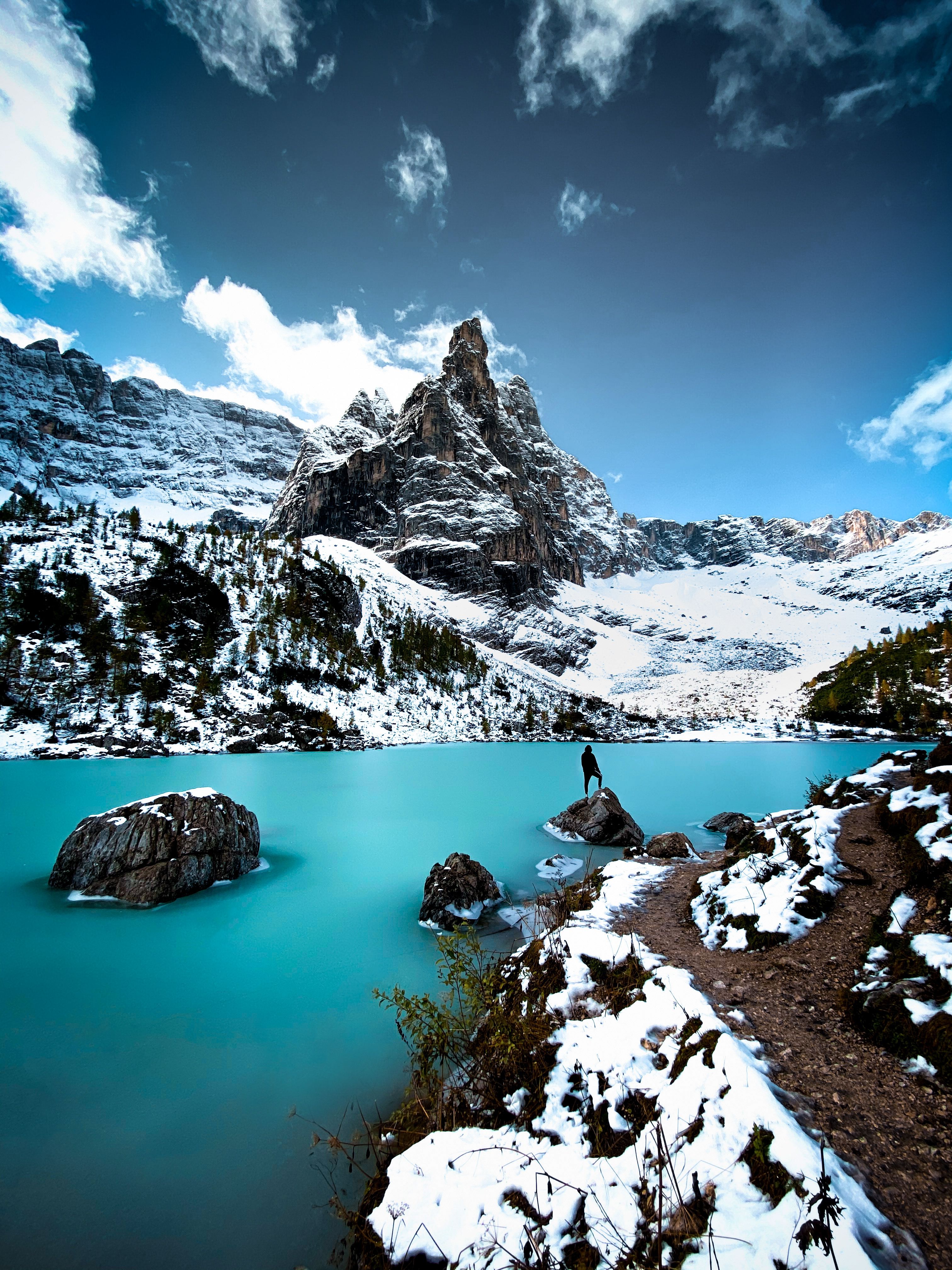 lago sorapis innevato