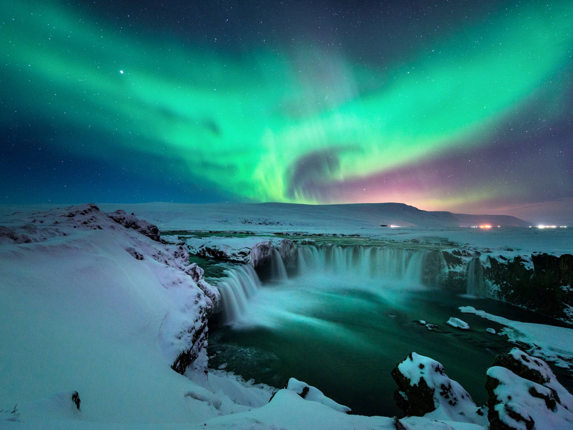 A caccia dell'aurora boreale nell'Islanda del sud cover