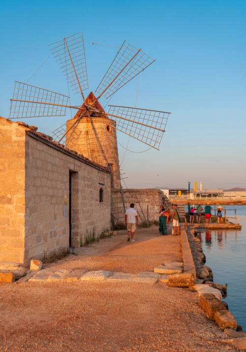 mulino saline trapani al tramonto