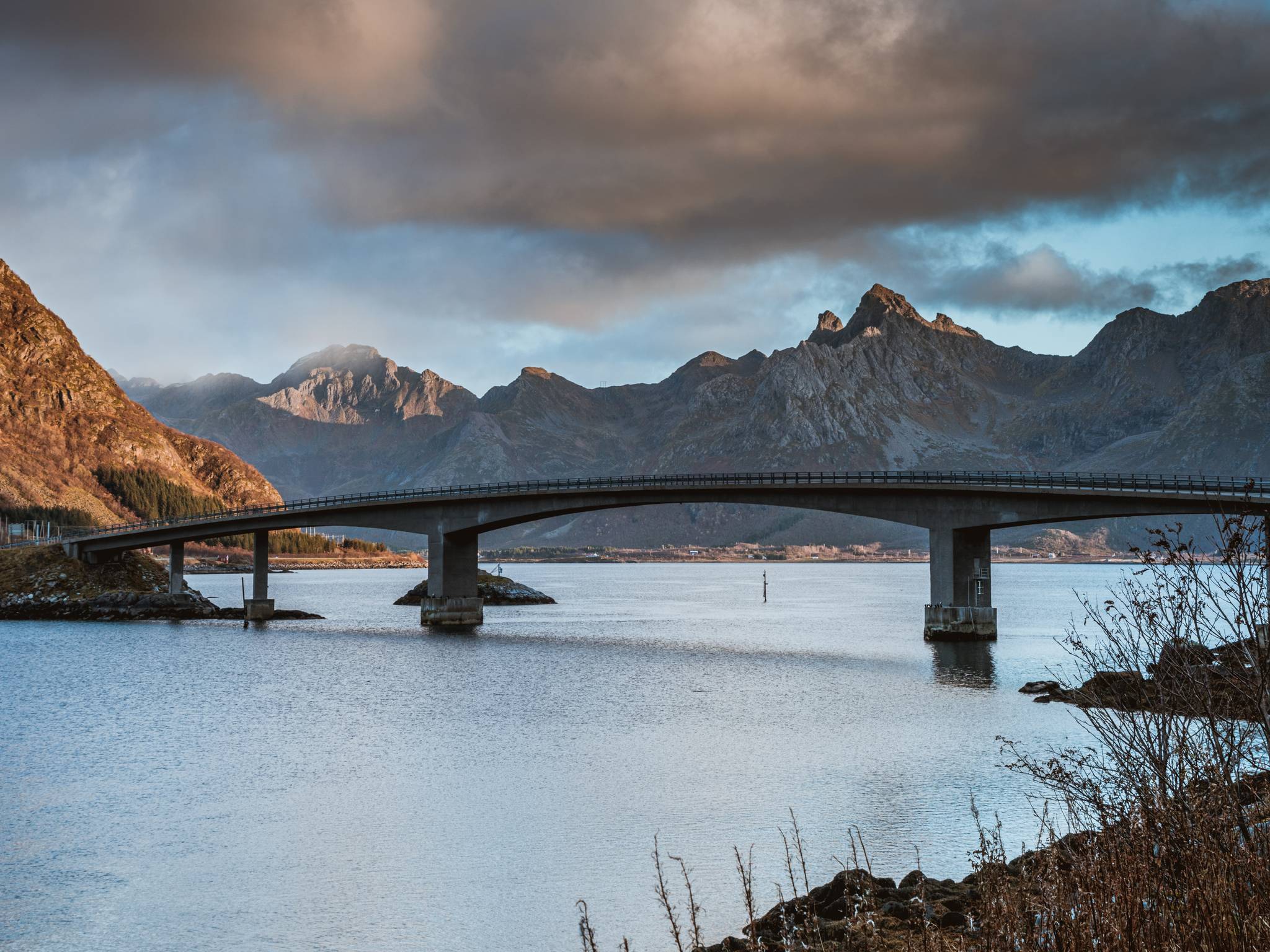 Esplorando le isole Lofoten cover