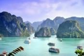 barche tra le isole in vietnam