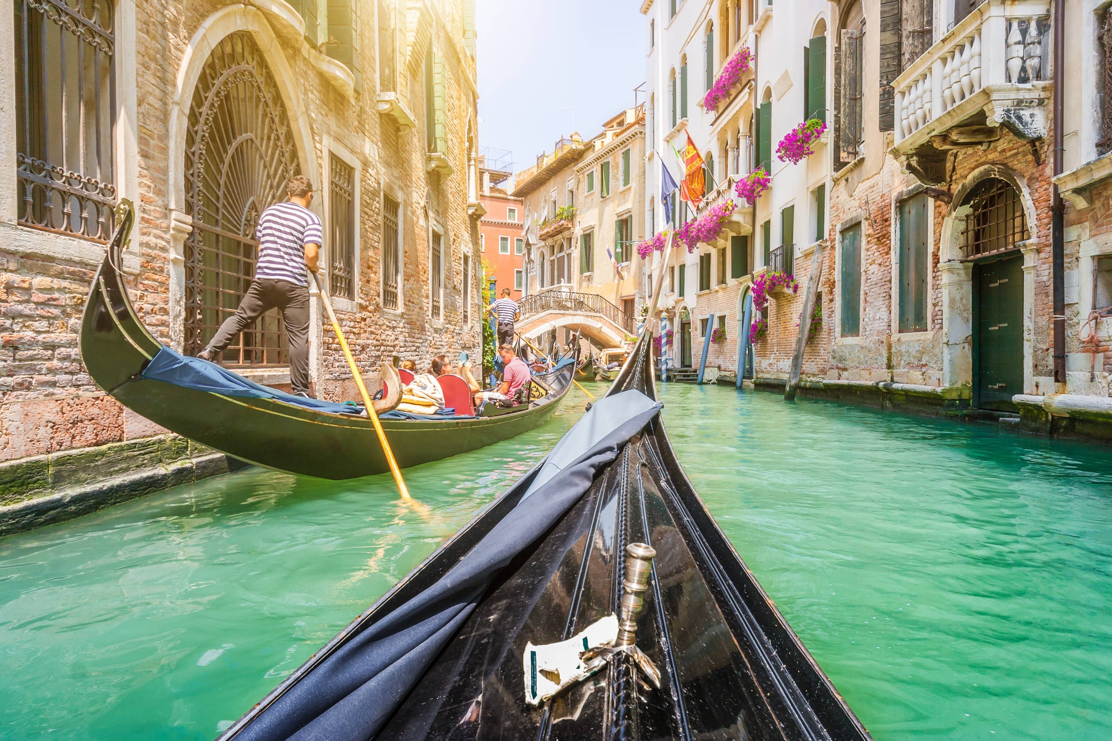 giro in gondola fra i canali di venezia