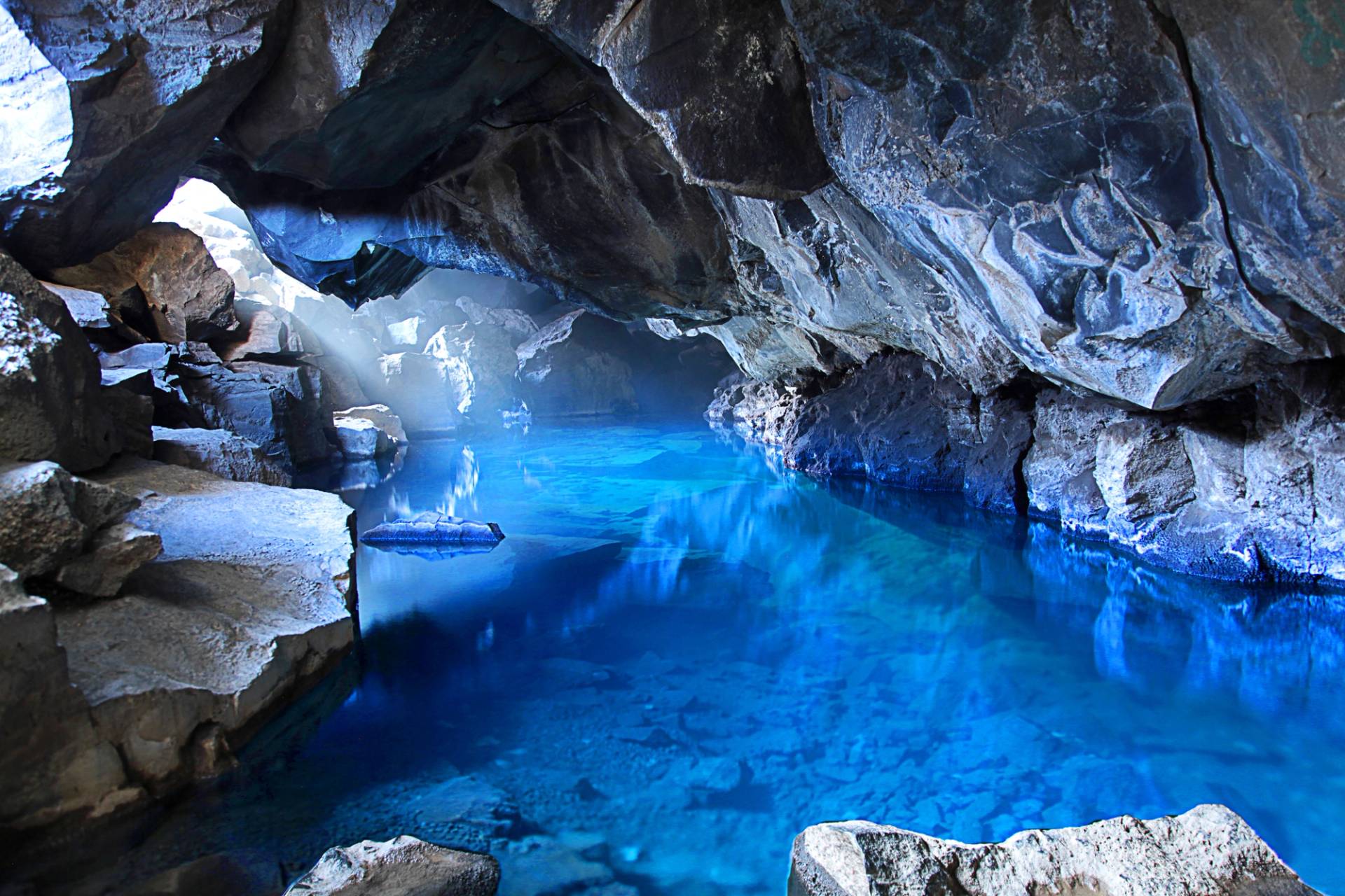 grotta grjotagja trono di spade islanda