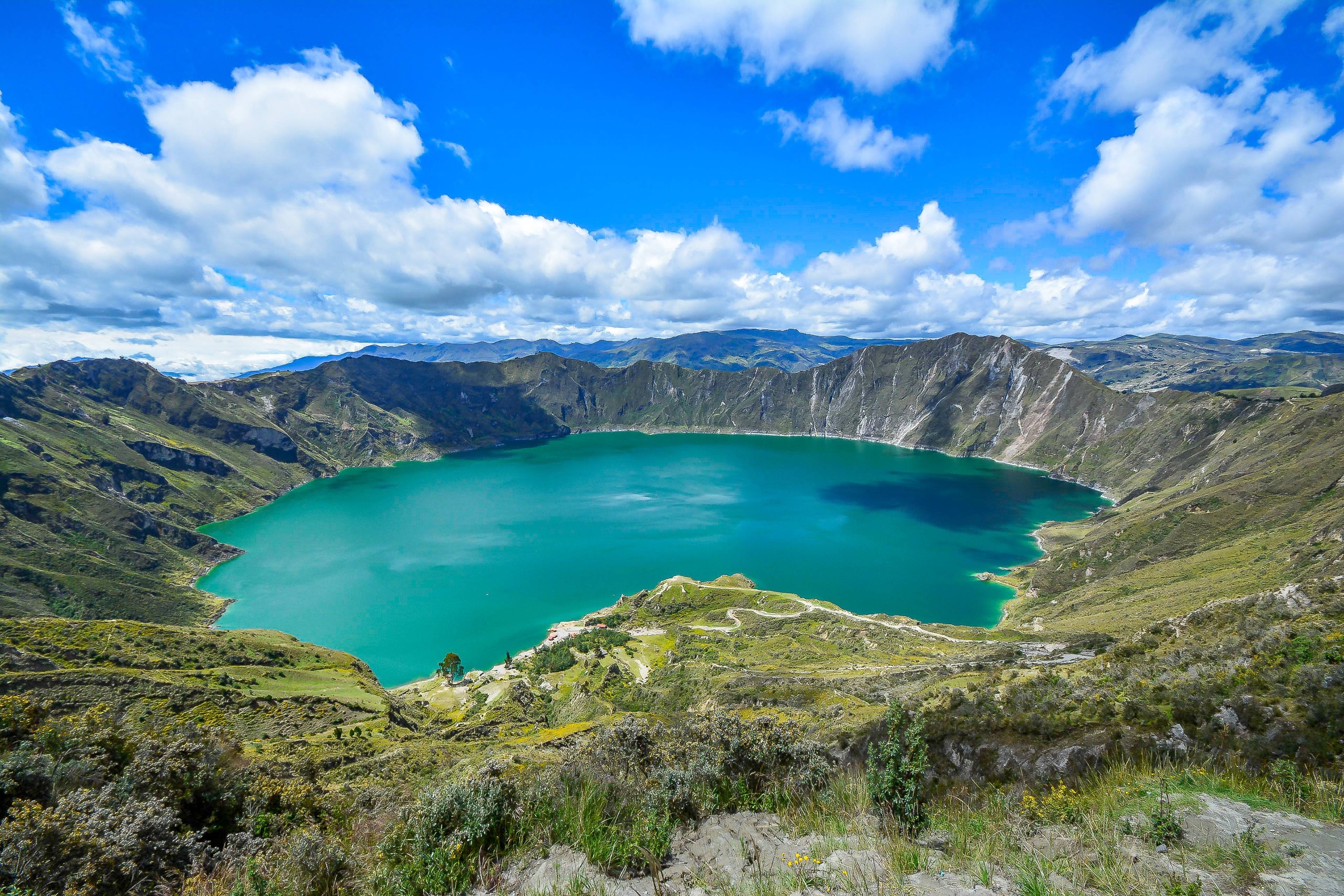 lago nel cratere quilotoa