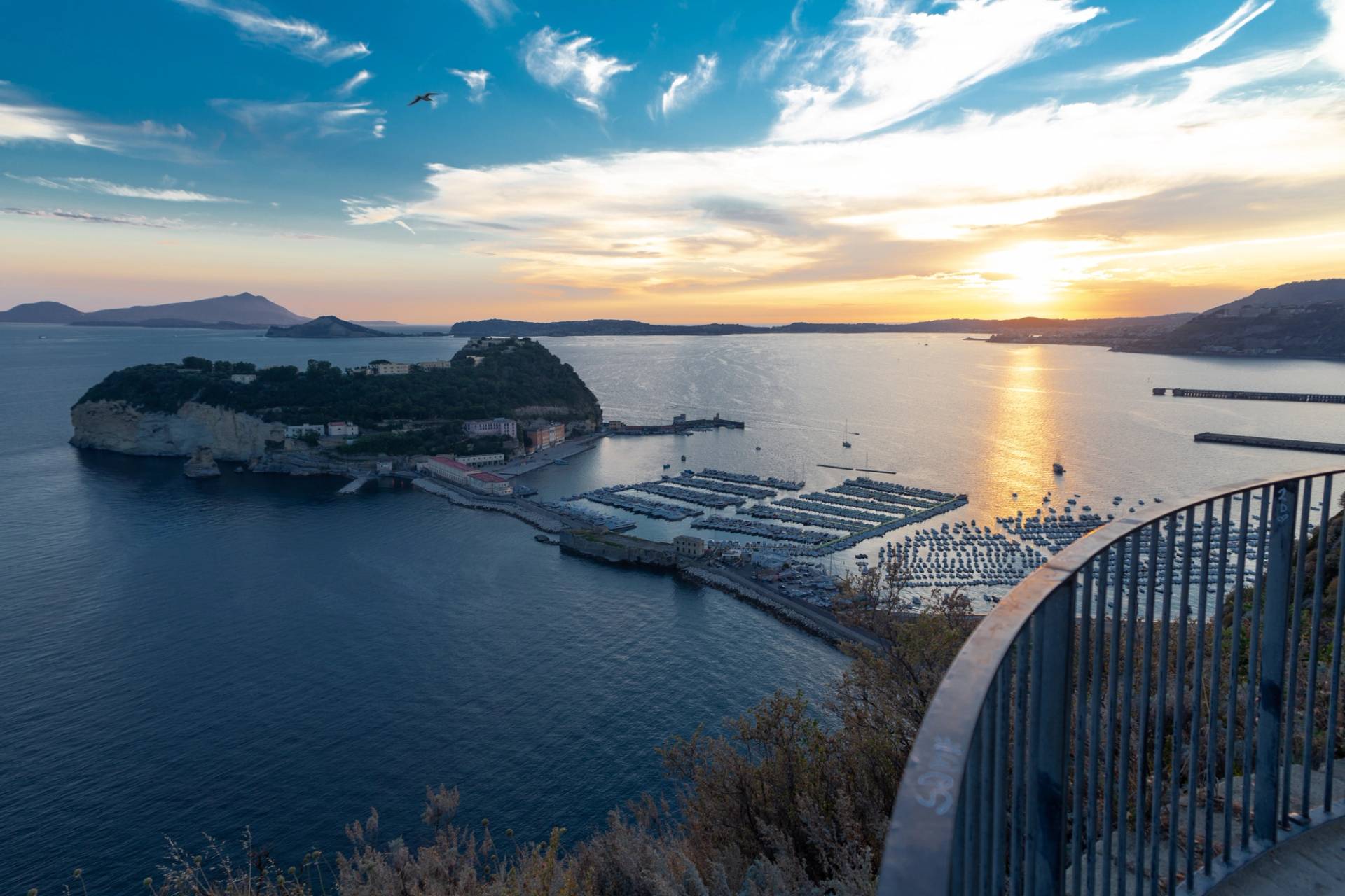 tramonto dal parco virgiliano napoli