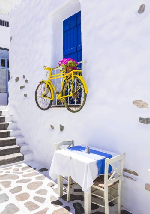 casetta bianca e blu