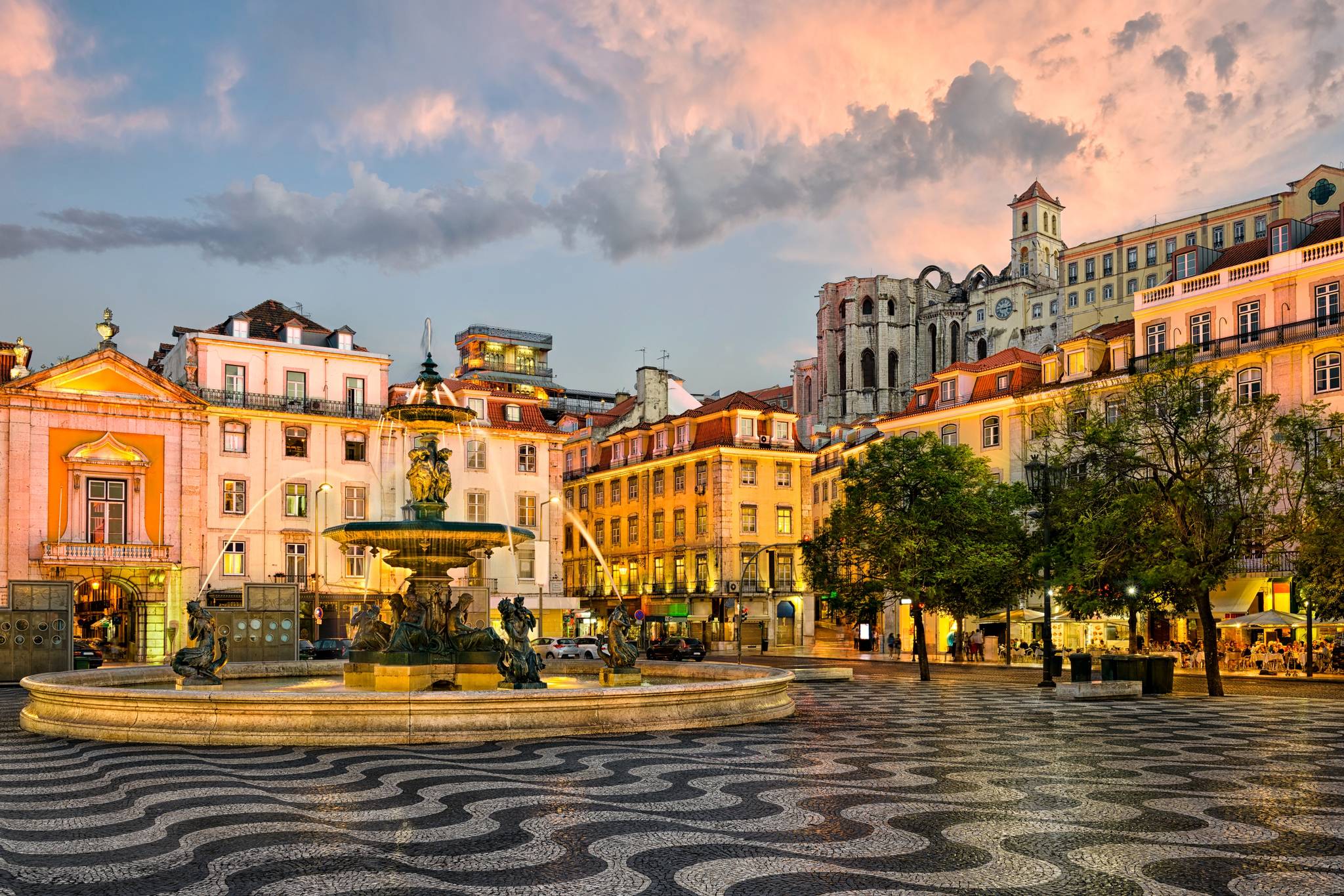 piazza di lisbona al tramonto